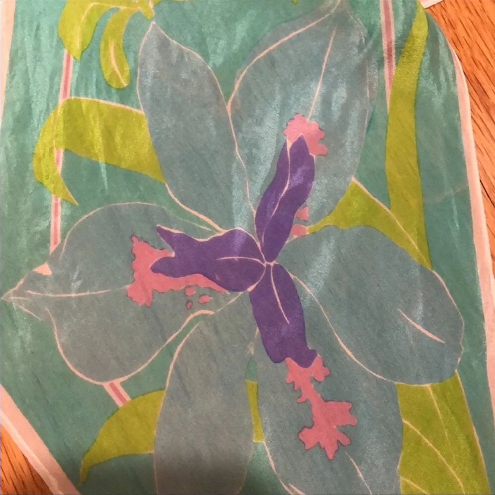 Vera Neumann Elegant  Pointed edges silk scarf - Picture 8 of 12